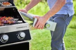 Rösle BBQ-Station 2022 Videro G4-S Vario+ Mit Abdeckhaube 26 Rösle BBQ-Station 2022 Videro G4-S Vario+ Mit Abdeckhaube -Ambia GARDEN Shop 1244513 020 t